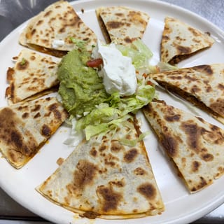 Quesadilla Sincronizada Shredded Chicken